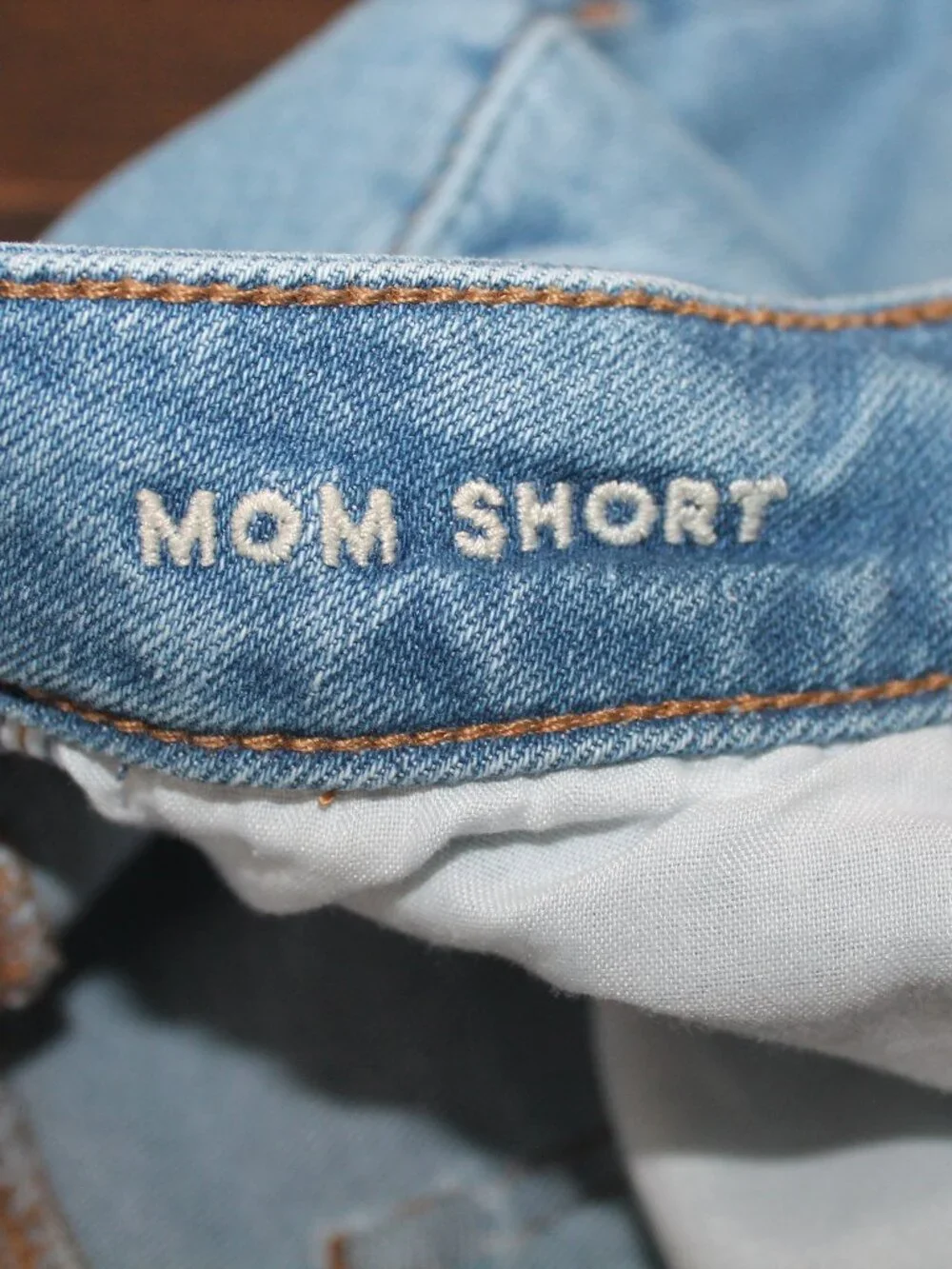 American Eagle Denim Mom Shorts Women's 2 Cuffed Jean Shorts Medium Light Wash